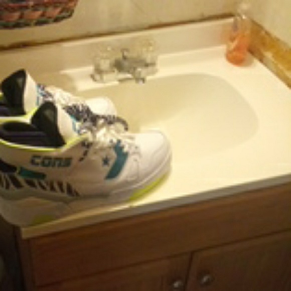 Shoes - Picture 4 of 4